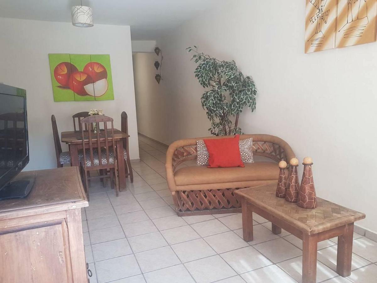 לאון Hotel Y Suites Los Alcatraces מראה חיצוני תמונה