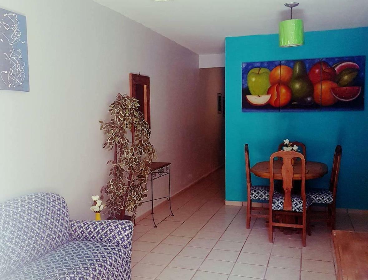 לאון Hotel Y Suites Los Alcatraces מראה חיצוני תמונה